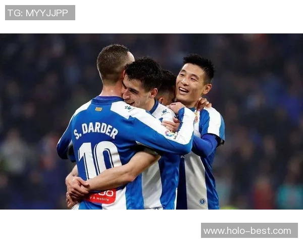 足球明星化身老头配乐趣味视频引发热潮